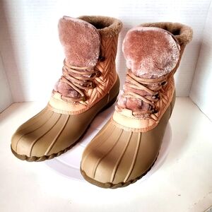 Baretraps Women's Beige and Blush Pink Duck Style Snowboots size 8